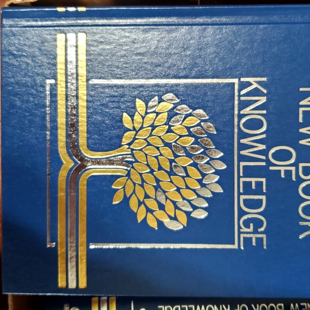 The New Book of Knoledge Enciclopedia